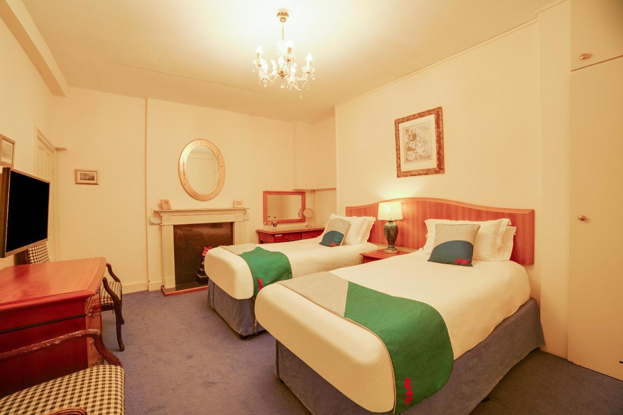 Oyo Bailbrook Lodge, Bath Ngoại thất bức ảnh